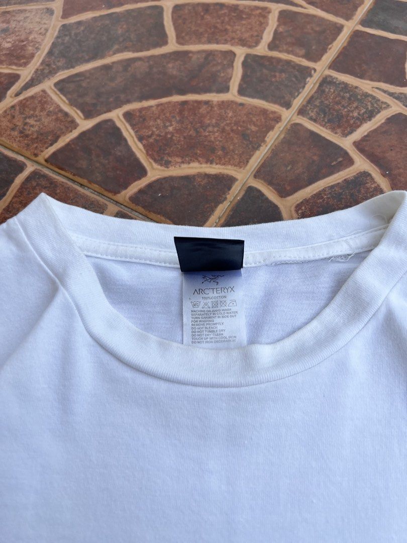 ARC’TERYX (Category: Activewear) located in Batangas. Submitted by engr_thrift (Listing ID 1463190372, Image 3). Description: 📌 ARC’TERYX ( Medium) 📐Dimension ( Inches ) Length: 27 Width : 19 Color rate: 9/10 Issue : need wash .