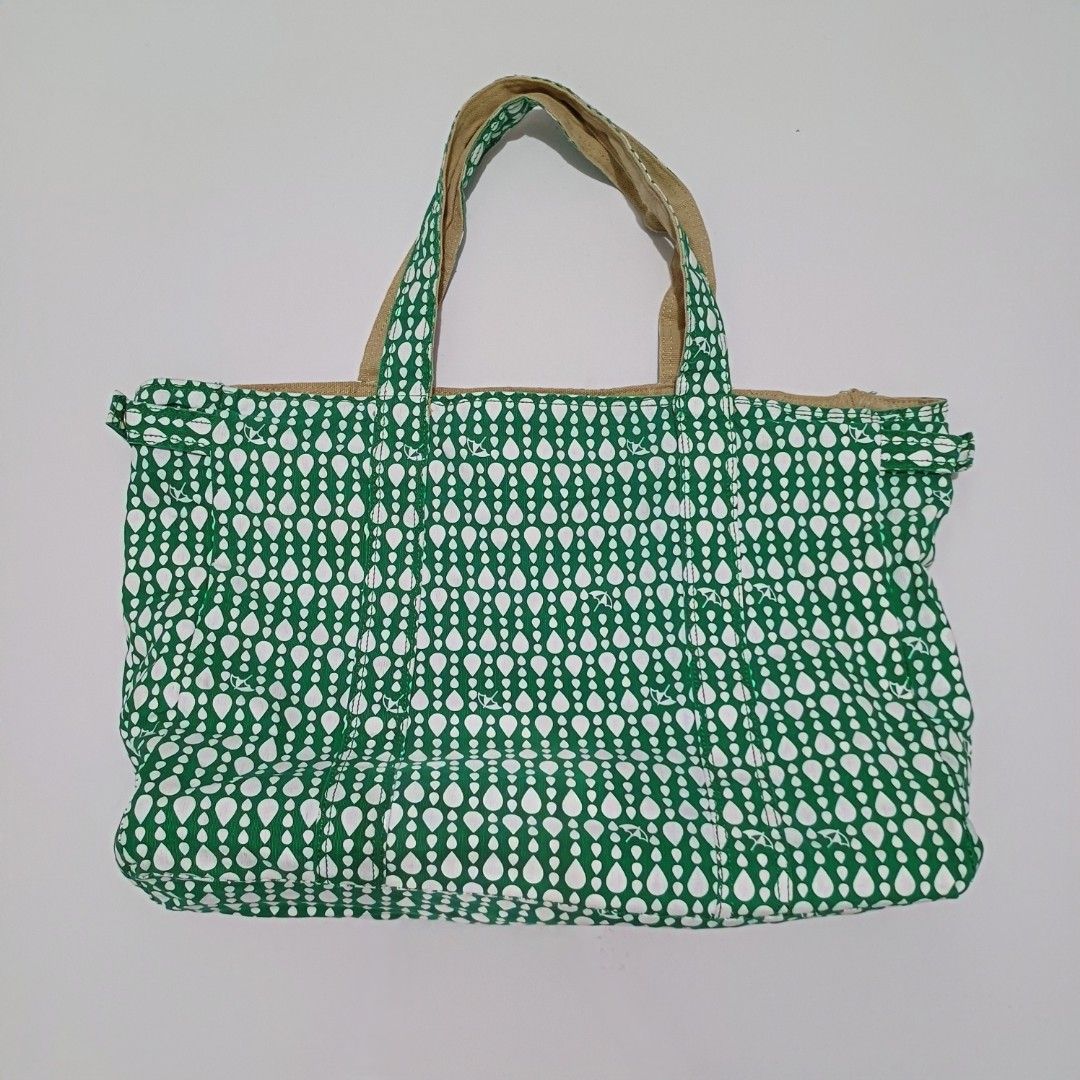 Arnold Palmer Green White Pattern Reversible Tote Bag (Category: Tote Bags) located in Pasig City. Submitted by padillaaub64242 (Listing ID 1463226875, Image 2). Description: - Cute tote bag with a unique green and white pattern on one side. - Features a neutral tan side with convenient pockets. - Durable and sturdy canvas straps for comfortable carrying. - Fun green patterned lining inside adds a playful touch. - Plenty of space, ideal for every