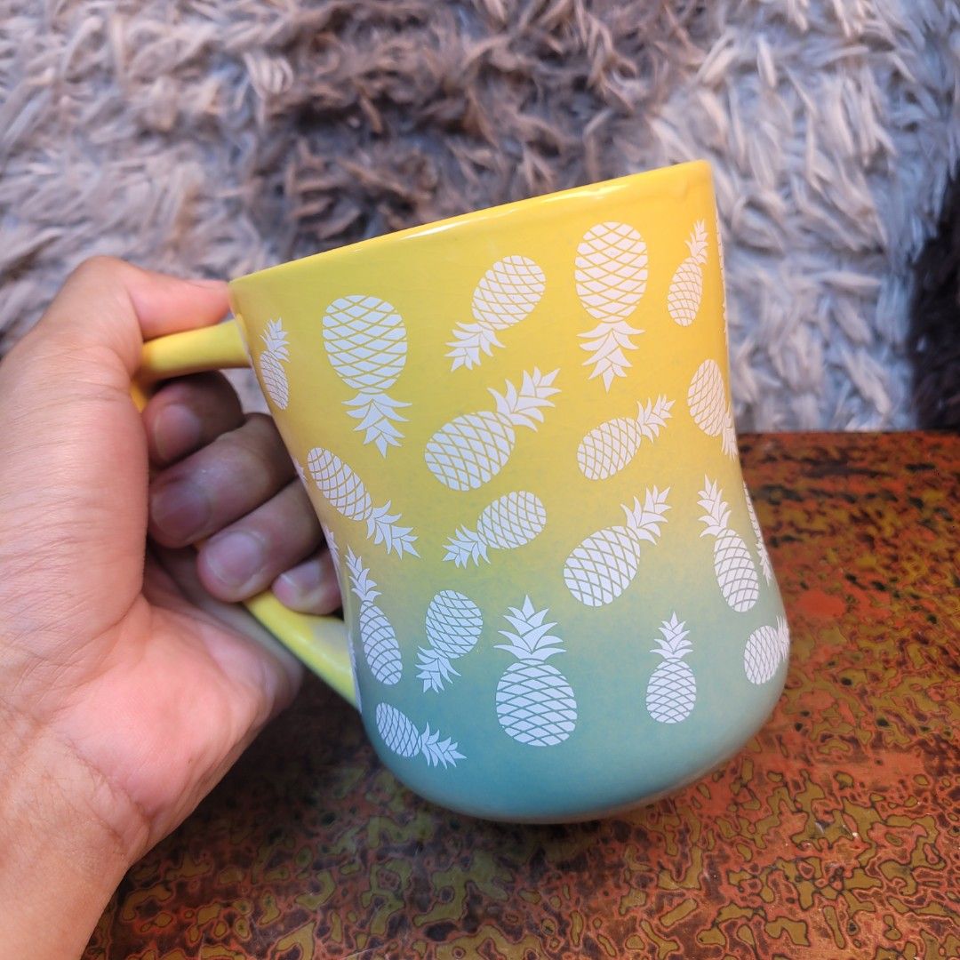 Around half kilo Jumbo Pineapple Pattern Two-Tone Gradient Ceramic Oversized Mug / Desk Planter. (Category: Coffee & Tea Tableware) located in Pasig City. Submitted by hoa_japan_surplus_32023 (Listing ID 1463156604, Image 3). Description: 6x5 inches, approx. ❌️NON-COD ✅️ PAYMENT FIRST POLICY ✅️ FIRST TO PAY _____________________________________________ ‼️SHIPPING OPTION‼️ 📌Flash Express, J&T, Gogo Express, Lalamove or Personal Pick-up Location: 