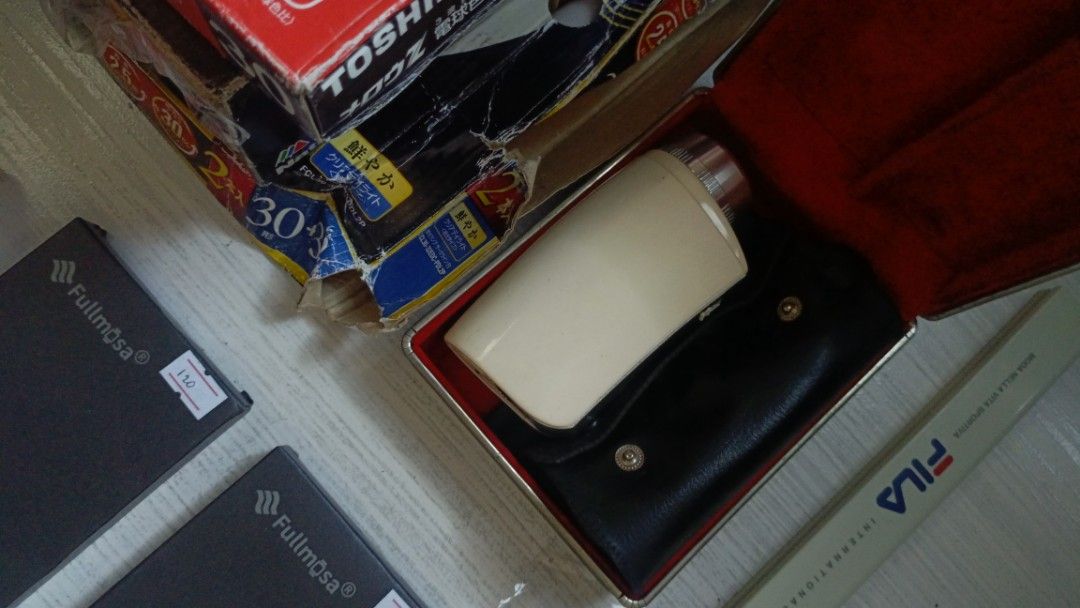 As Is de cluttering set (Category: Electrical, Adaptors & Sockets) located in Quezon City. Submitted by victorald25831 (Listing ID 1463240045, Image 2). Description: .