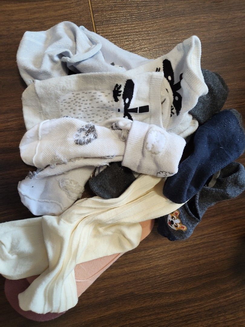 Assorted Socks Bundle (Category: Babies & Kids Fashion) located in Singapore. Submitted by sarah3666 (Listing ID 1463152057, Image 1). Description: - Bundle of kids socks - Includes ankle and crew socks - Assorted colors: light blue, white, cream, pink - Features cute animal prints (e.g., corgi, deer) - Ideal for everyday wear - Versatile for mixing and matching with outfits.
