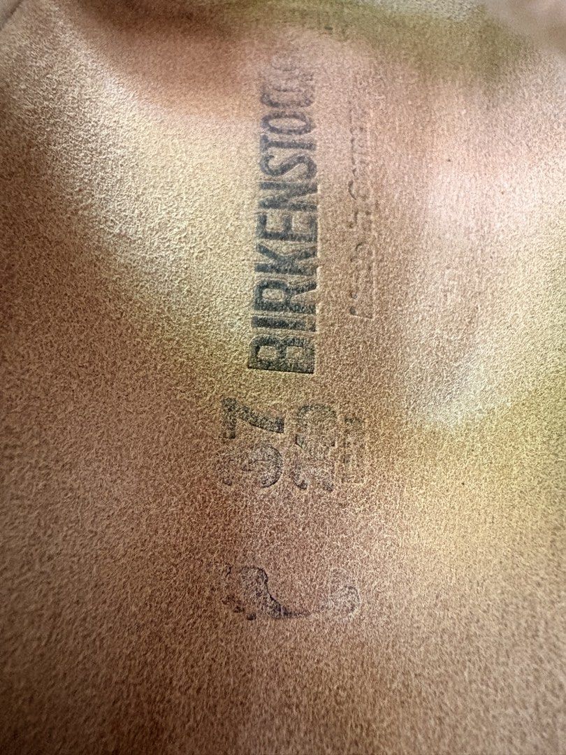 Auth Preloved Arizona Birkenstock (Category: Slippers and slides) located in Paranaque City. Submitted by silentstone.dolphin (Listing ID 1463142181, Image 3). Description: White Strap.. Visible Print.. Size 37N.. All time Favorite!🥳 Besr Seller Colorway!💰 Clean&Ready to Wear✅ Super Nice in Actual😍.