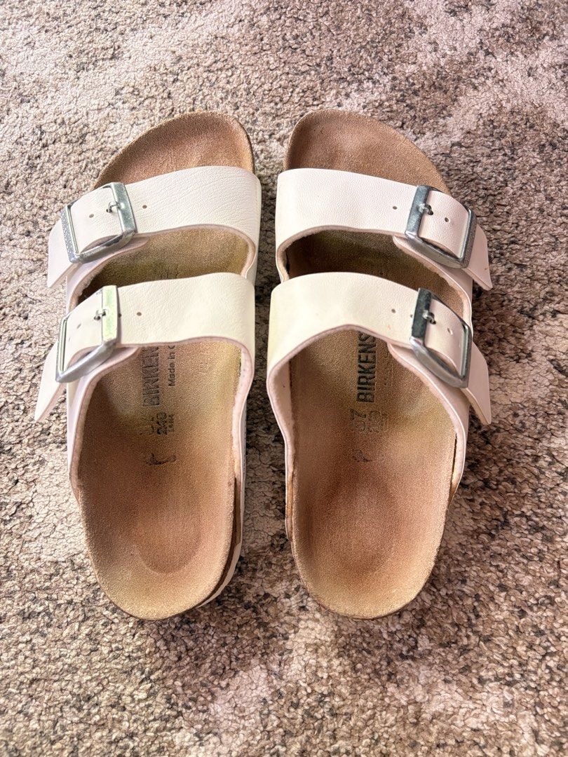 Auth Preloved Arizona Birkenstock (Category: Slippers and slides) located in Paranaque City. Submitted by silentstone.dolphin (Listing ID 1463142181, Image 2). Description: White Strap.. Visible Print.. Size 37N.. All time Favorite!🥳 Besr Seller Colorway!💰 Clean&Ready to Wear✅ Super Nice in Actual😍.