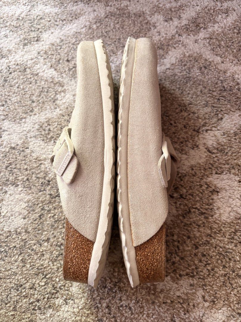 Auth Preloved Arizona Boston Clogs (Category: Slippers & Slides) located in Paranaque City. Submitted by silentstone.dolphin (Listing ID 1463144338, Image 3). Description: Suede Leather.. Stone Coin Color.. Visible Print.. Size 42N.. Clean&Ready to Wear✅ Super Gwapo in Actual😍.
