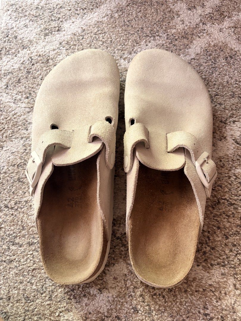 Auth Preloved Arizona Boston Clogs (Category: Slippers & Slides) located in Paranaque City. Submitted by silentstone.dolphin (Listing ID 1463144338, Image 2). Description: Suede Leather.. Stone Coin Color.. Visible Print.. Size 42N.. Clean&Ready to Wear✅ Super Gwapo in Actual😍.