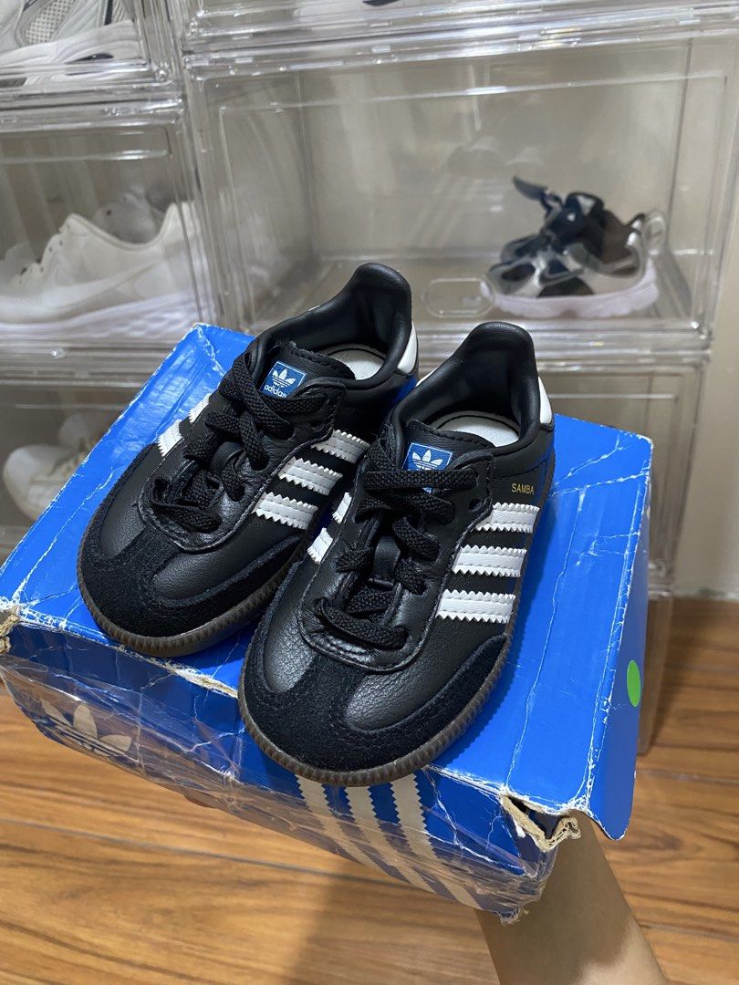 Authentic Adidas Samba OG 11cm (Category: Babies & Kids Fashion) located in Cavite. Submitted by lz.closet (Listing ID 1463210320, Image 1). Description: Adidas Samba OG Early Learner / Toddlers/ Infant / Kids line Black / White / Gum sole Size: US 5K / UK 4K / EU 20 / CM 12.0 Material: Leather upper + suede toe + classic gum sole Likenew condition No flaws with box.
