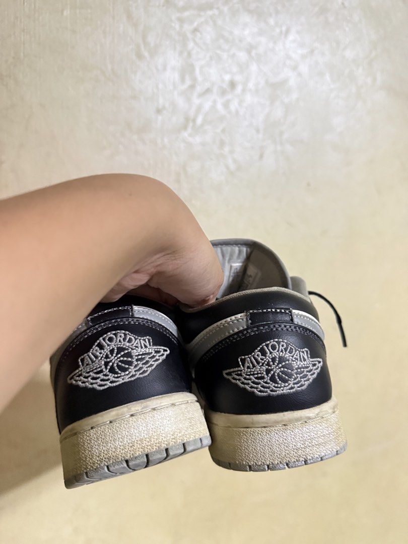 Authentic Air Jordan 1 Low SE GS 'Light Smoke Grey' (Category: Sneakers) located in Pasig City. Submitted by yoursunshinelover (Listing ID 1463276341, Image 2). Description: - Air Jordan 1 Low SE GS - Size: US 7.5Y - Colorway: Light Smoke Grey, Black, White - Classic low-top silhouette - Ideal for casual wear.