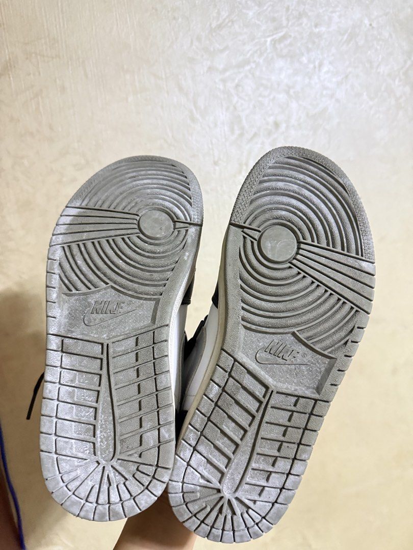 Authentic Air Jordan 1 Low SE GS 'Light Smoke Grey' (Category: Sneakers) located in Pasig City. Submitted by yoursunshinelover (Listing ID 1463276341, Image 3). Description: - Air Jordan 1 Low SE GS - Size: US 7.5Y - Colorway: Light Smoke Grey, Black, White - Classic low-top silhouette - Ideal for casual wear.