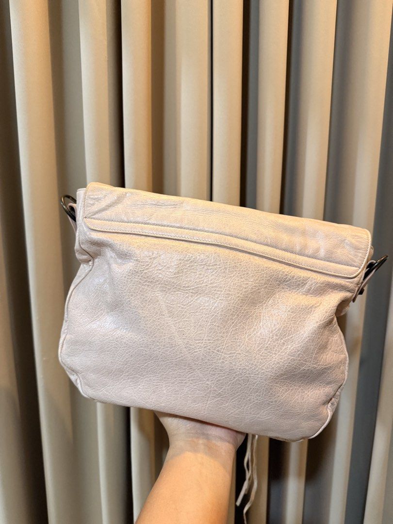 Authentic Balenciaga Le City Bag (Category: Shoulder Bags) located in Candaba. Submitted by beyondcollection (Listing ID 1463147622, Image 2). Description: - authentic - pink color - open for video call.