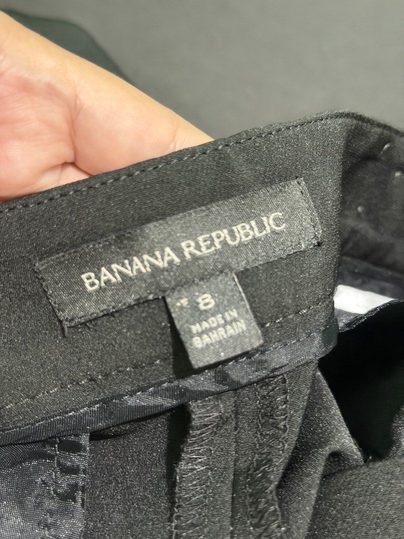 Authentic black Banana Republic short (Category: Shorts) located in Manila. Submitted by _declutterprelovezz (Listing ID 1463272172, Image 3). Description: Authentic black Banana Republic short size 29 to 33.