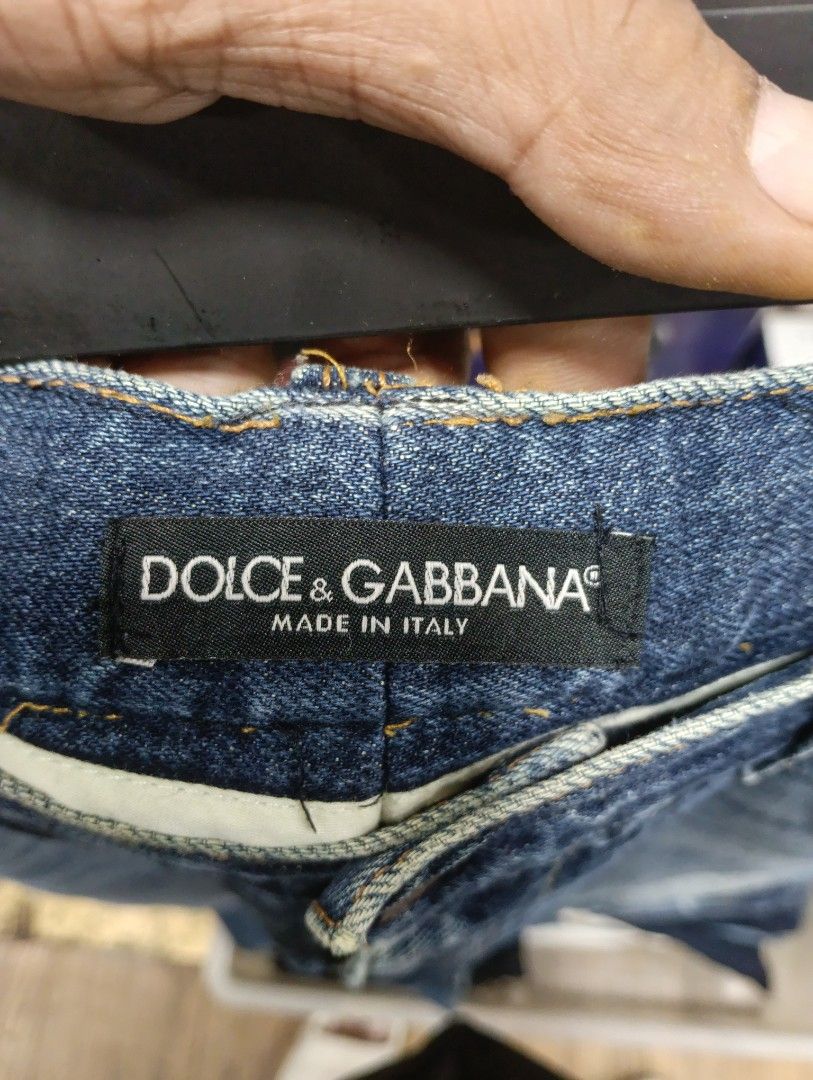 Authentic Dolce & Gabbana Jeans (Category: Luxury Apparel) located in Cagayan de Oro. Submitted by warmbird-f84aab (Listing ID 1463194279, Image 3). Description: Brand: Dolce & Gabbana Origin: 🇮🇹 Made in Italy Style Code: DP-G31TLP / G8K99-E Size: IT 46 (fits ~30–31 waist) Material: 100% Premium Cotton Cut: Straight-leg classic fit Color: Vintage medium blue wash with natural fading ✅ Authenticity Verified - All original tags & labels intact - 