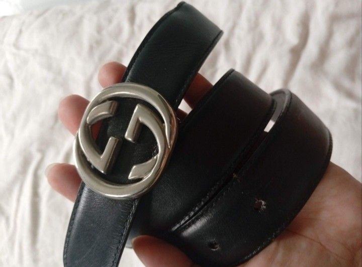Authentic vintage Gucci Black Leather Belt with GG Buckle (Category: Belts) located in Iriga City. Submitted by sybelshop (Listing ID 1463158321, Image 2). Description: - Authentic Gucci Belt - Color: Black Leather - Iconic GG Buckle - Size: 75 - Made in Italy - Great statement piece - Selling as is.