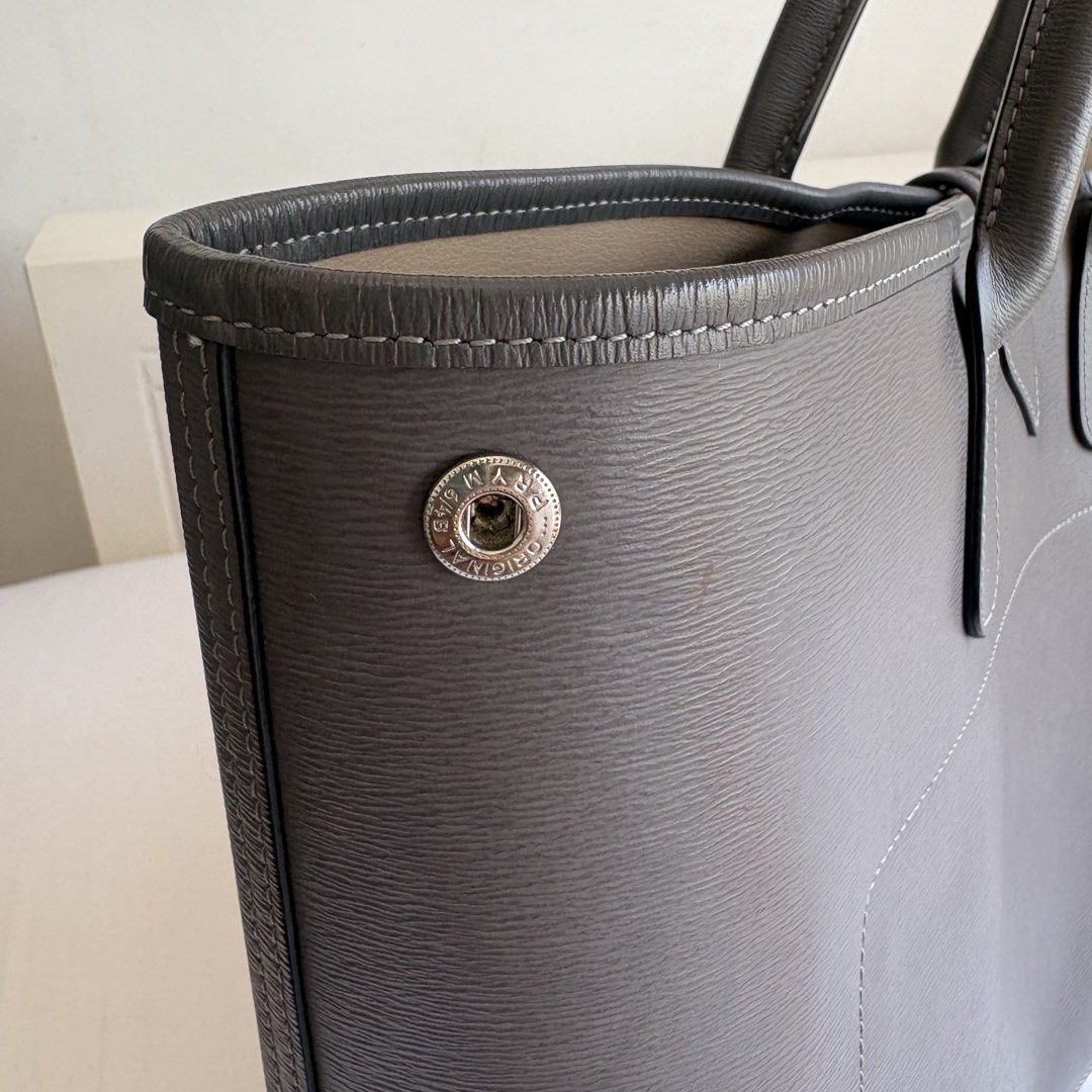 Authentic Longchamp Roseau Leather Tote (Category: Luxury Bags & Wallets) located in Manila. Submitted by snatchmybag (Listing ID 1463281294, Image 3). Description: .
