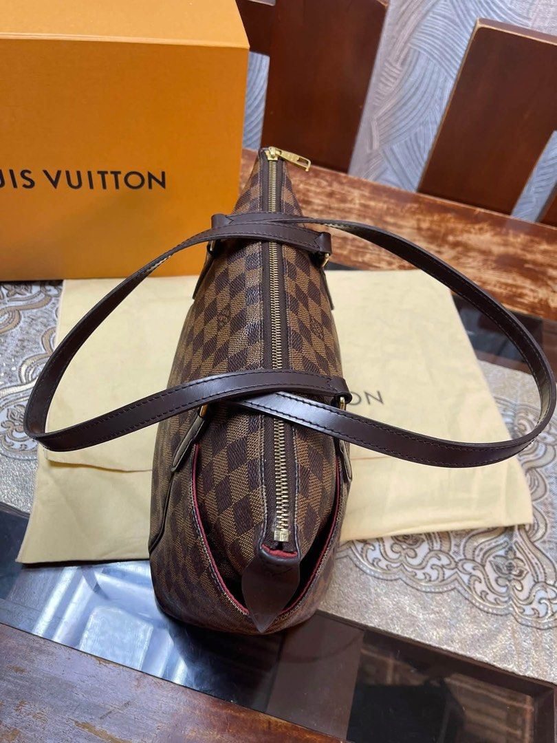 Authentic Louis Vuitton (Category: Luxury Bags & Wallets) located in Manila. Submitted by chloe_luxuries (Listing ID 1463301756, Image 3). Description: Guaranteed Original Louis Vuitton Totally pm size Still in good condition with minor sign of used Comes with dustbag and box Pm for more details.