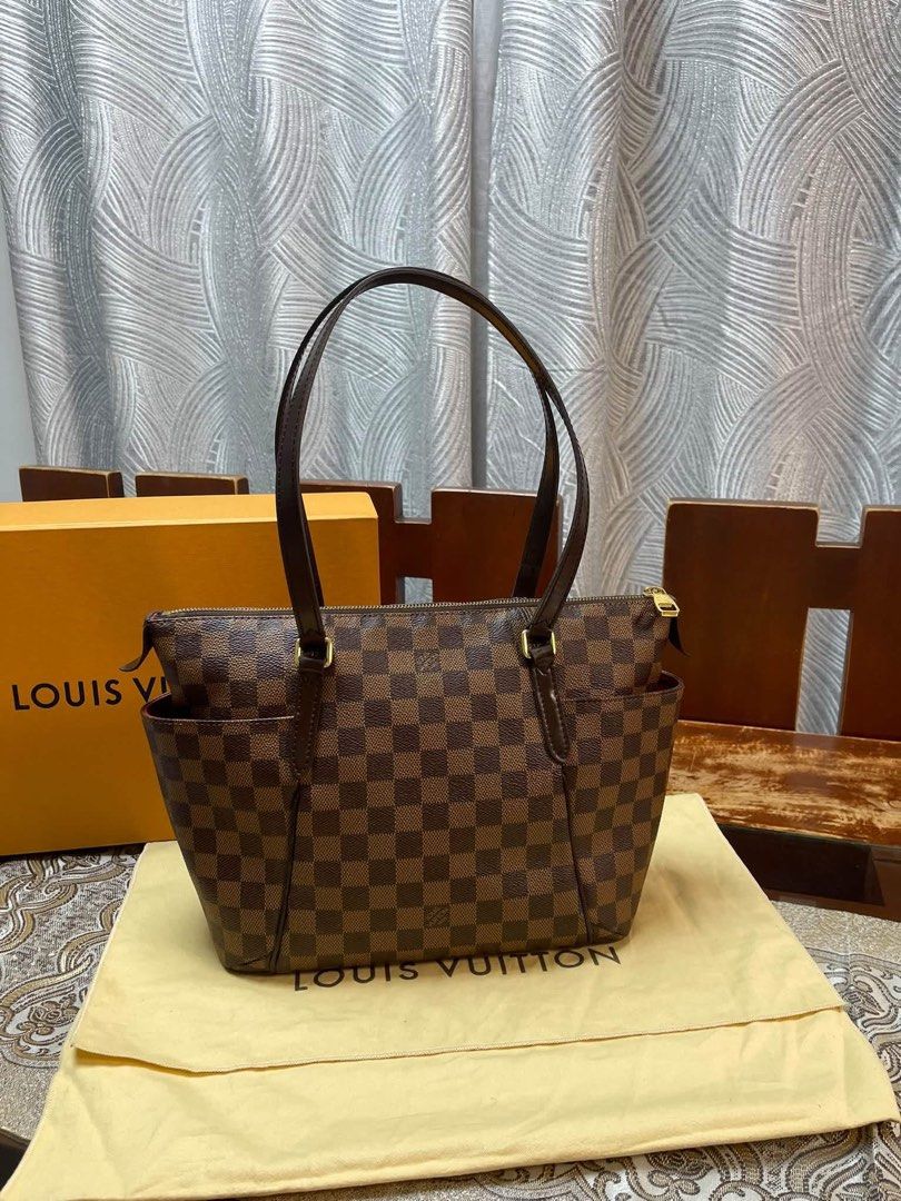 Authentic Louis Vuitton (Category: Luxury Bags & Wallets) located in Manila. Submitted by chloe_luxuries (Listing ID 1463301756, Image 1). Description: Guaranteed Original Louis Vuitton Totally pm size Still in good condition with minor sign of used Comes with dustbag and box Pm for more details.