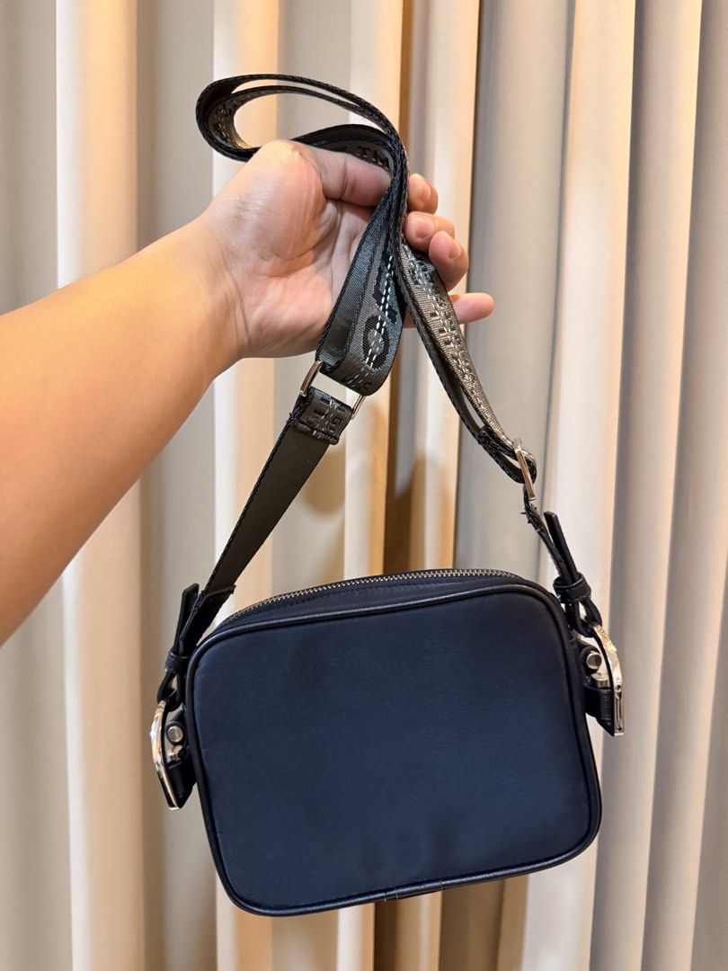 Authentic Off-White Cam Bag (Category: Sling Bags) located in Candaba. Submitted by beyondcollection (Listing ID 1463130908, Image 2). Description: - authentic - like new - open for video call - no COD - no COP - candaba, pampanga.