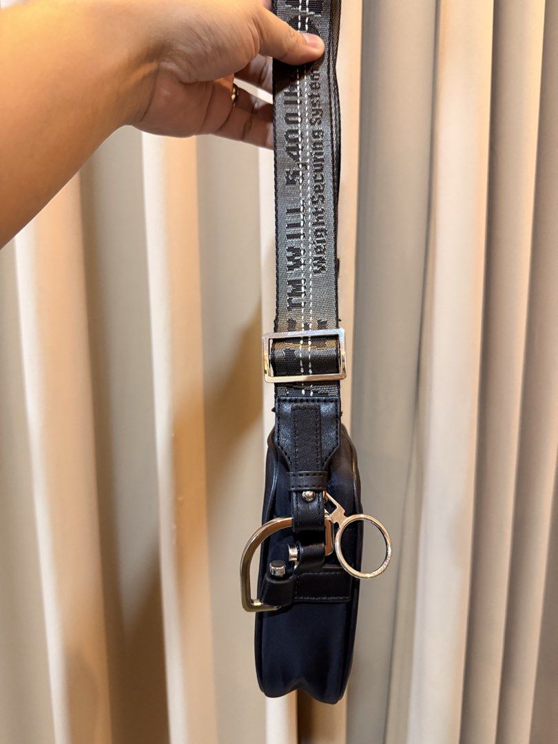Authentic Off-White Cam Bag (Category: Sling Bags) located in Candaba. Submitted by beyondcollection (Listing ID 1463130908, Image 3). Description: - authentic - like new - open for video call - no COD - no COP - candaba, pampanga.