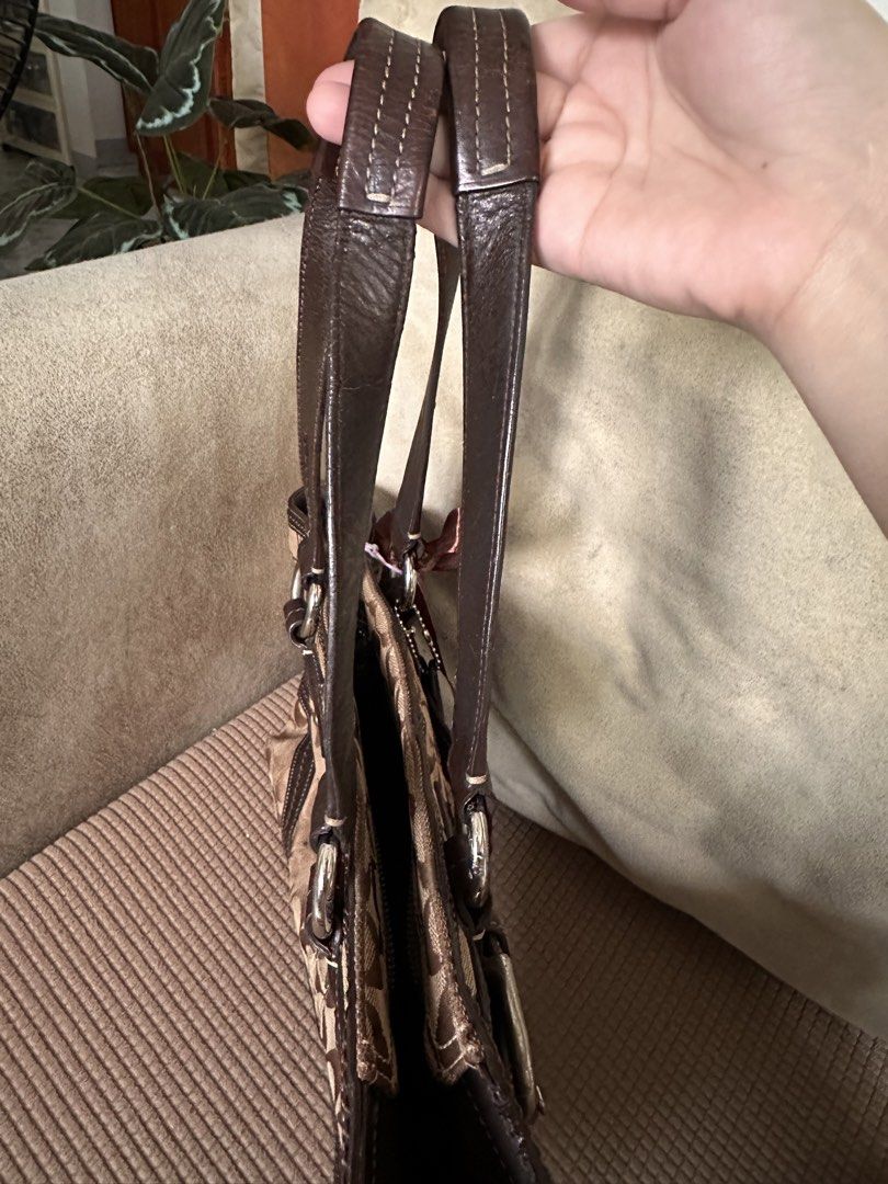 Authentic Vintage Coach Y2K Bag🤎 (Category: Luxury Bags & Wallets) located in Manila. Submitted by happyocean22 (Listing ID 1463270788, Image 3). Description: - Stylish brown tote bag - Durable canvas material - Spacious interior - Classic and versatile design.