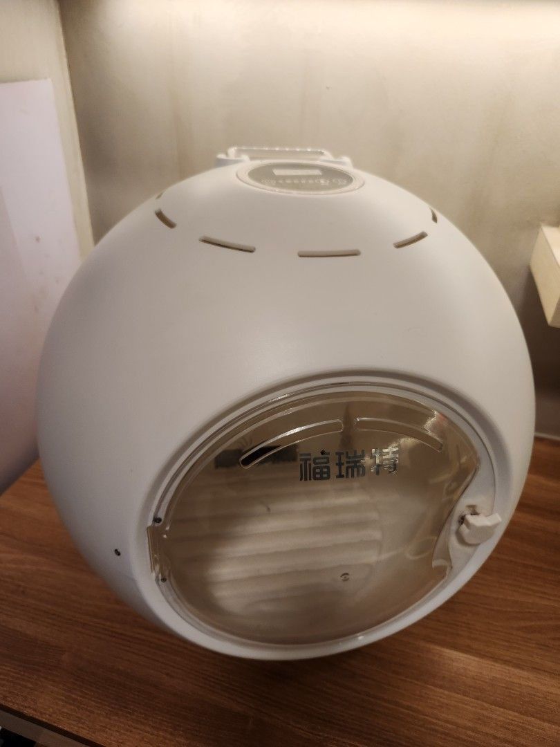 Automatic Pet Dryer (Category: Homes & Other Pet Accessories) located in Caloocan City. Submitted by noblestorm_c6463a (Listing ID 1463264945, Image 2). Description: - White spherical pet dryer - Clear dome on the front for visibility - Vents on the sides for airflow - Convenient top handle for easy carrying - Sturdy and durable construction pm if interested.