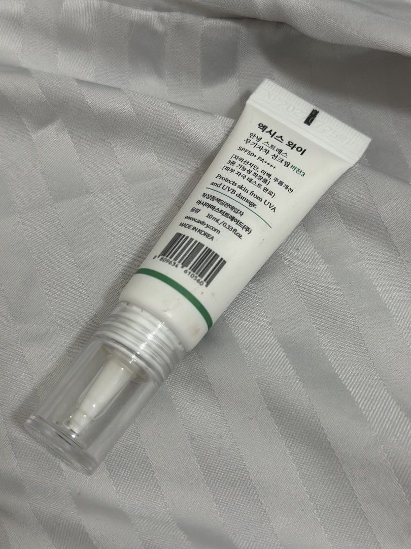 AXIS-Y Complete No-Stress Physical Sunscreen SPF50+ PA++++ (Category: Face Care) located in Imus. Submitted by declutteringmarie (Listing ID 1463260767, Image 2). Description: - AXIS-Y Sunscreen - SPF50+ PA++++ - Physical Sunscreen - Key Ingredients: Mugwort, Niacinamide (2%), Squalane - Protects against UVA & UVB rays - Size: 30ml / 0.33 fl.oz - Made in Korea.