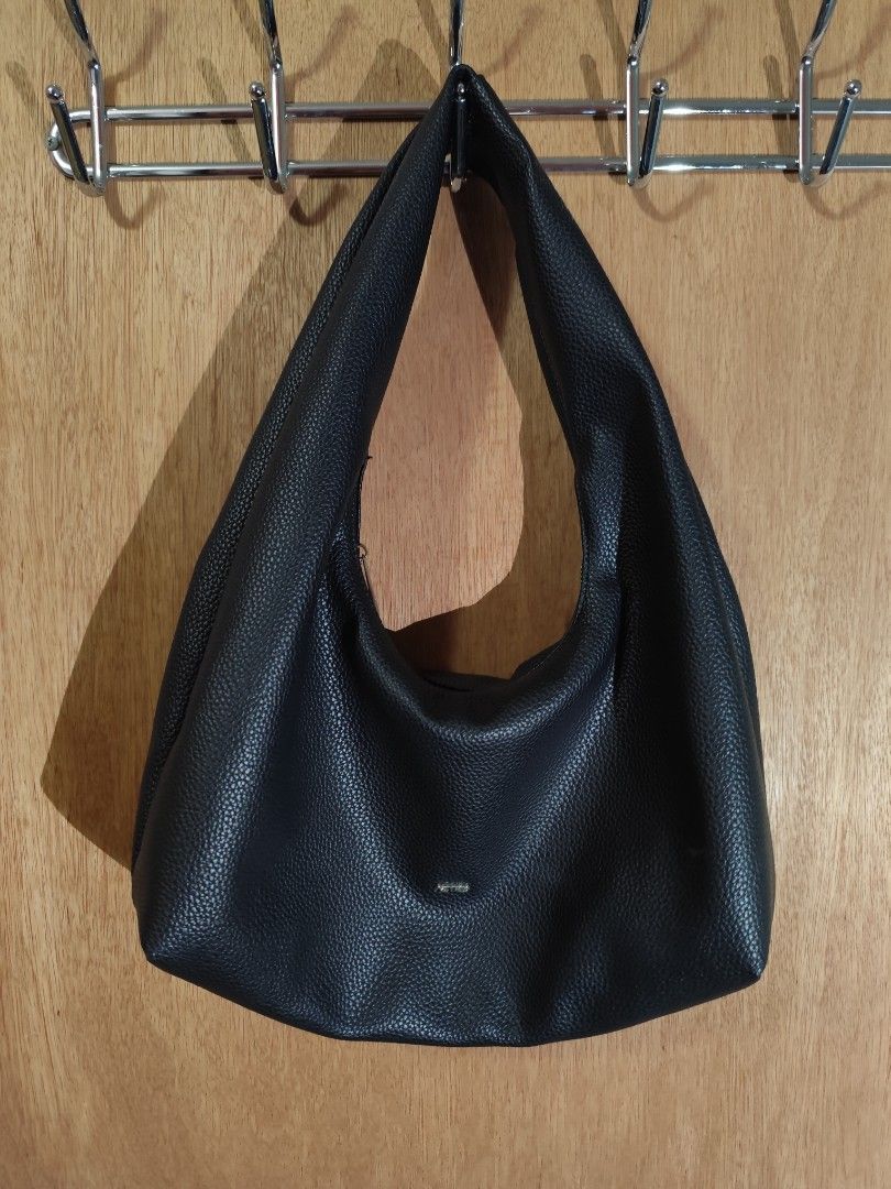 AZTRD Black Textured Hobo Bag (Category: Shoulder Bags) located in Manila. Submitted by wisegem-c6c7 (Listing ID 1463193207, Image 1). Description: - Classic black hobo bag - Textured finish for a stylish look - Spacious interior to fit all your essentials - Slouchy design for versatile everyday wear - Comfortable shoulder strap for easy carrying - Simple and chic aesthetic.