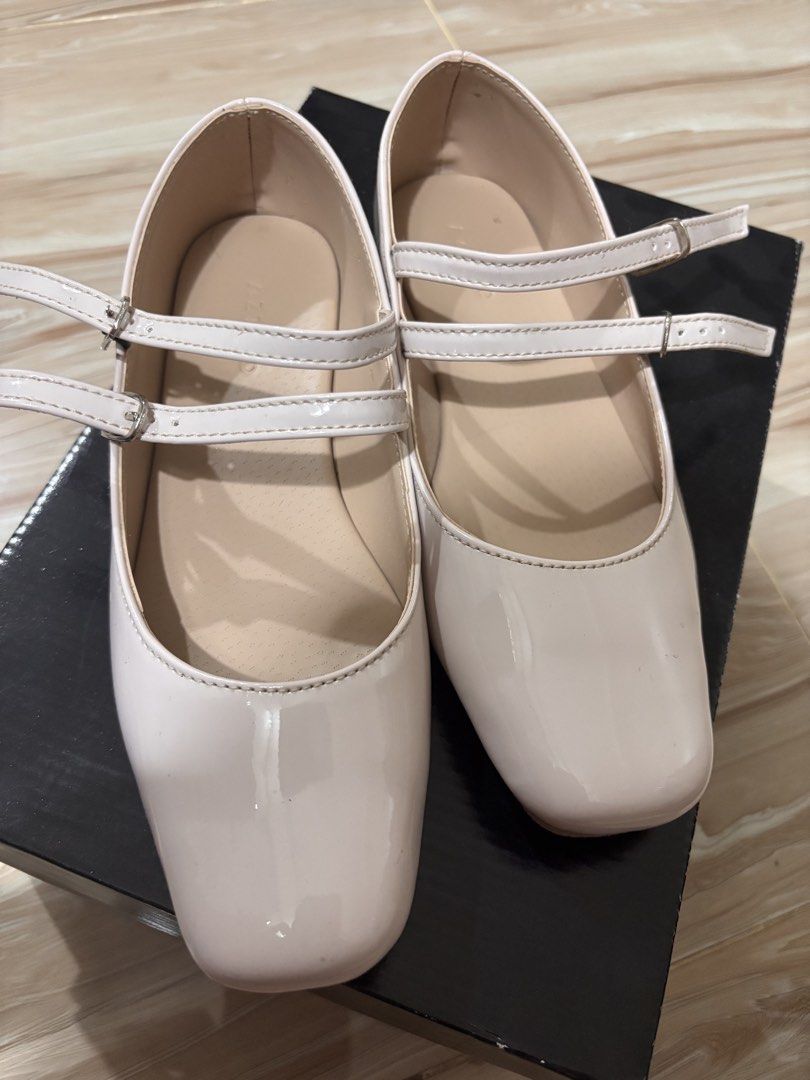 Aztrid femi shoes (Category: Flats & Sandals) located in San Fabian. Submitted by bottledheaven (Listing ID 1463196727, Image 1). Description: .