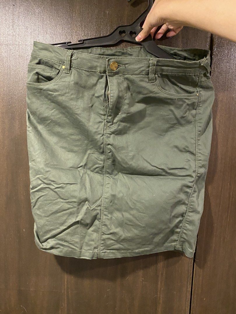 #b.a.basic Olive Green Pencil Skirt (Category: Skirts) located in Manila. Submitted by hanzlopez (Listing ID 1463271796, Image 1). Description: Negotiable price For decluttering - Olive green pencil skirt - Brand: #b.a.BASIC - Front pockets - Zip closure - Fabric with a slight sheen - Estimated size: 40/42 - Versatile for casual or work outfits.