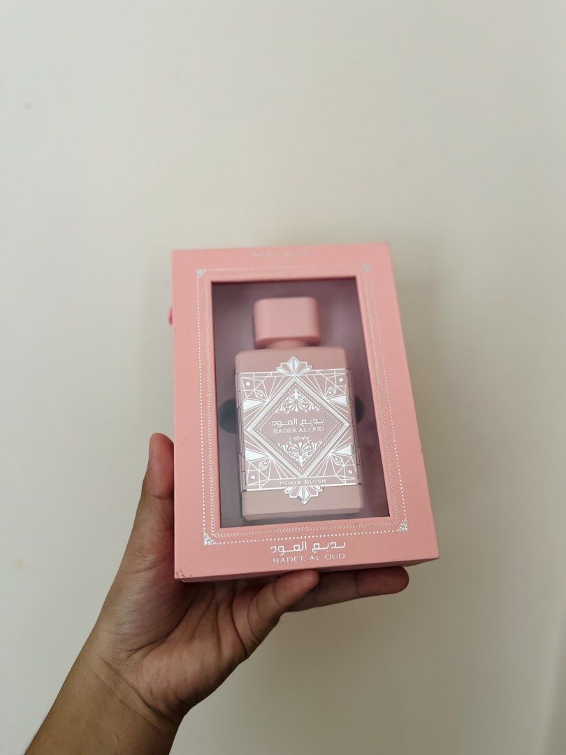 Bade'e Al Oud Noble Blush Eau de Parfum 100ml (Category: Fragrance & Deodorants) located in Bacolod City. Submitted by vintage_vogue6100 (Listing ID 1463244839, Image 1). Description: - Bade'e Al Oud Noble Blush Eau de Parfum - few sprays missing less than 5ml - 100ml bottle - Includes original pink gift box - Ideal for gifting or personal use - Proudly made in the U.A.E..