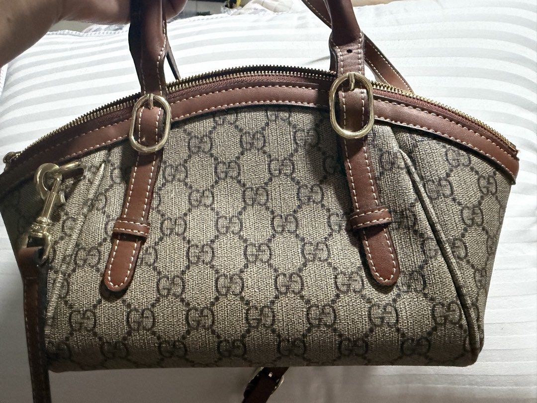 Bag (Category: Cross-body Bags) located in Port Dickson. Submitted by mazuinmiskana (Listing ID 1463265621, Image 3). Description: Belom guna nak jual koleksi yg ada Serius Buyer je ye TQ.