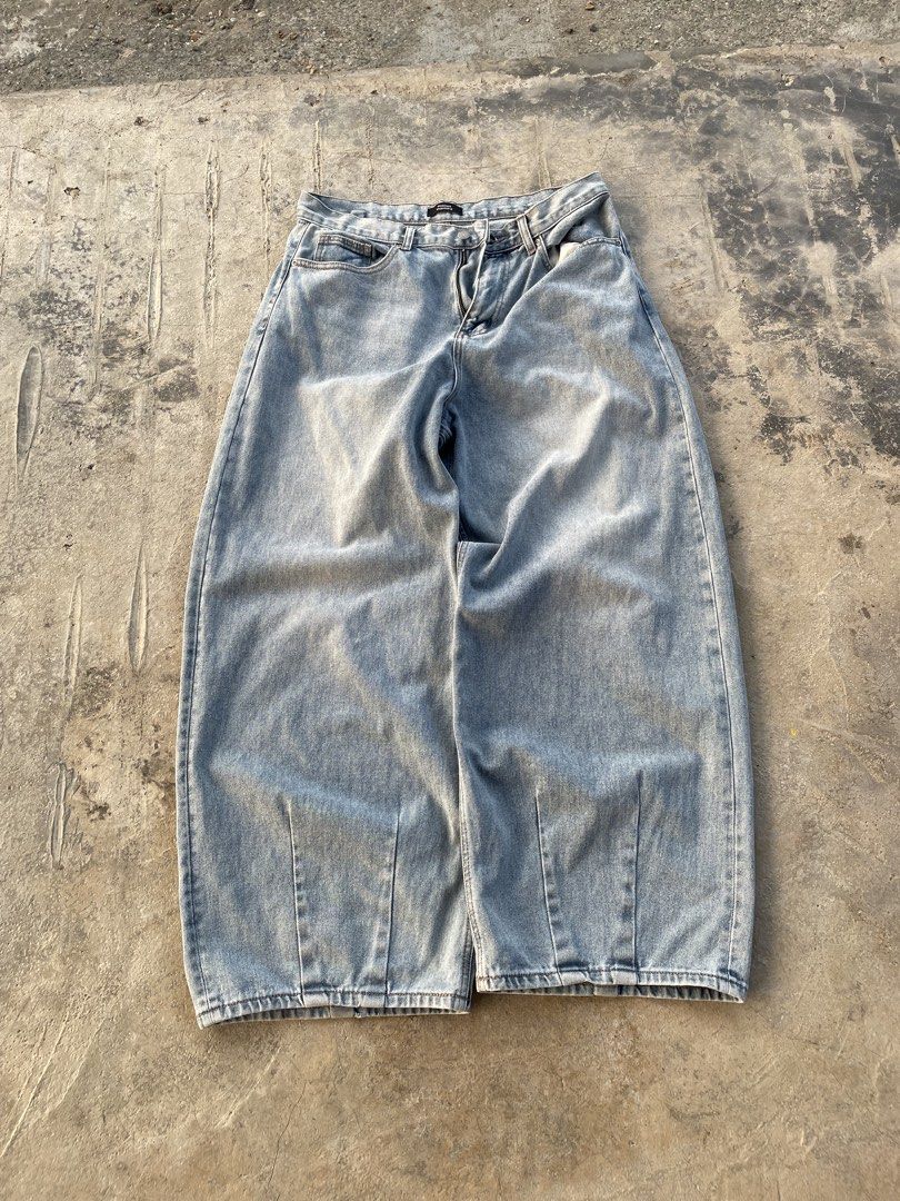 BAGGY PANTS WASHED BLUE (Category: Jeans) located in Tagum. Submitted by yj-repethrift (Listing ID 1463299929, Image 1). Description: Dimes : W34 L43 T13 L.O 11 Condition : Great Condition Color Rate : 9/10 Issue : No issue Need Wash.