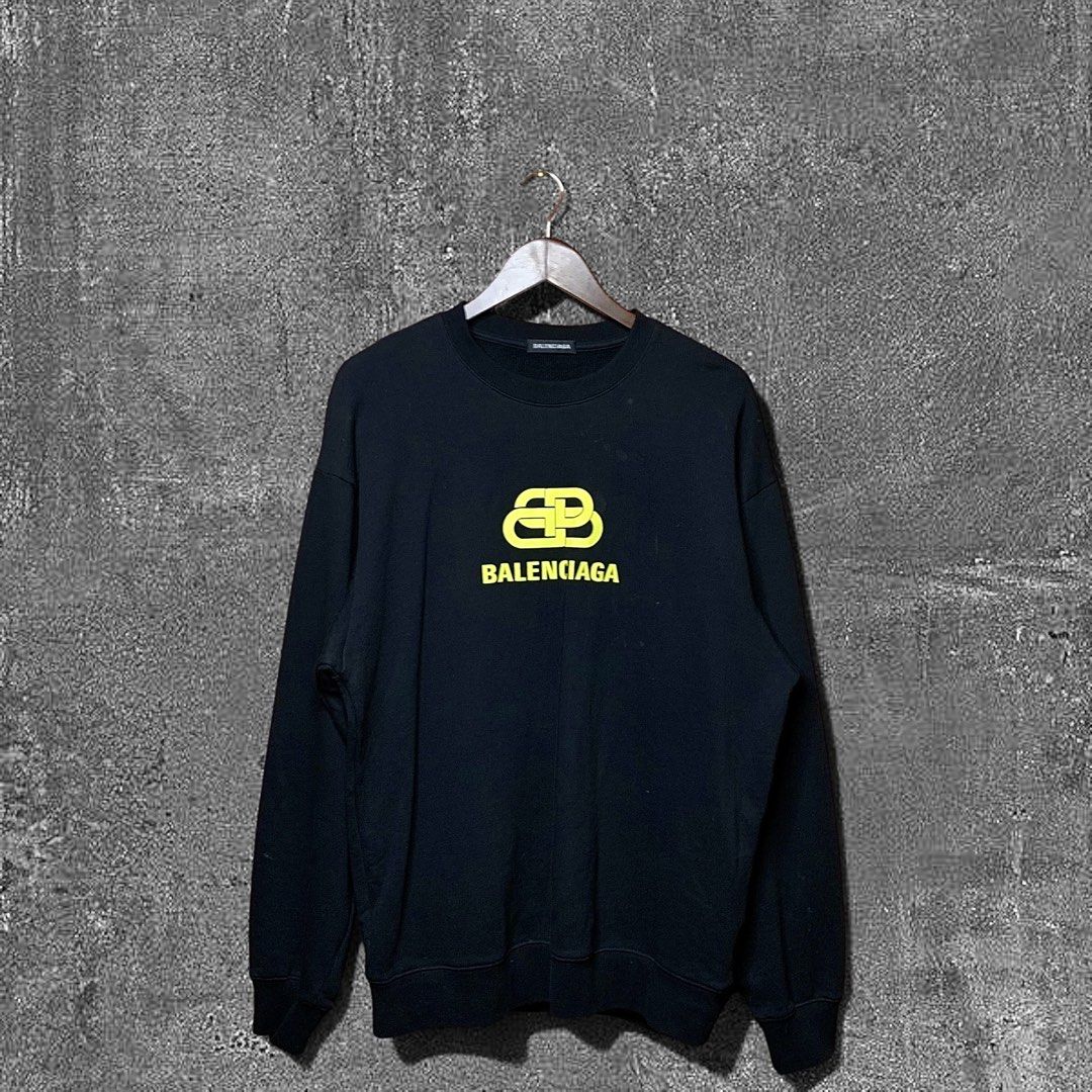 Balenciaga BB Crewneck Pullover (Category: Coats, Jackets and Outerwear) located in Quezon City. Submitted by donklasiko (Listing ID 1463125439, Image 1). Description: Condition: 9.5+/10 Pristine condition Issue: non Refer to the dimension 🤗 PM FOR MORE DETAILS NO RETURN, NO EXCHANGE & NO REFUND! ✅I ALSO ACCEPT TRADE/SWAP TO ANYTHING JUST DROP YOUR OFFER Please manage your expectations, this is a secondhand item. What you see is what you get 😊 