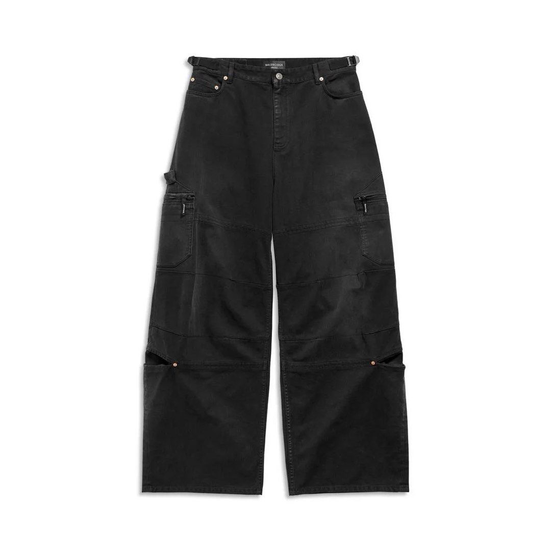 BALENCIAGA Cargo Pants (Category: Jeans) located in Calamba. Submitted by thrifthstlrs (Listing ID 1463299457, Image 1). Description: .