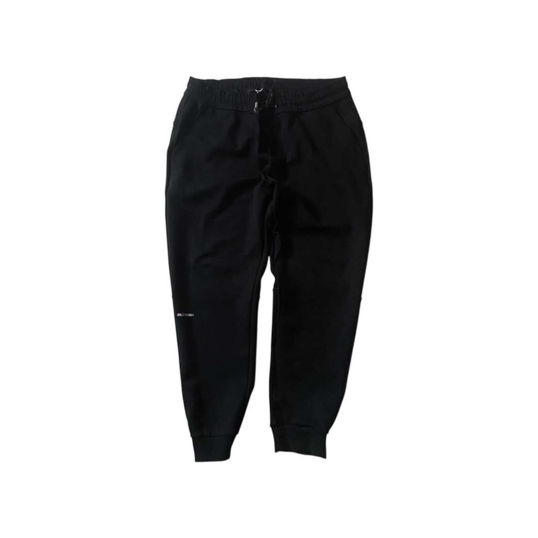 Balenciaga Fleece Sweatpants (Category: Joggers) located in Manila. Submitted by finofindthisart (Listing ID 1463235985, Image 1). Description: Length 38 Waist 32-36 Hem 5-6 Measured it by inches P650 Issue: N/A This is a pre-loved/thrifted items and may show minor signs of issue due to its vintage nature. Kindly manage expectations. No refunds or exchanges will be accepted. 📍Pasay City DM for inquiries..