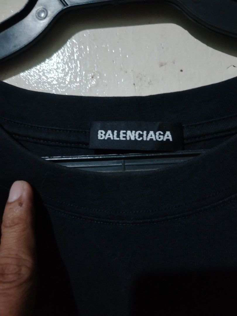 Balenciaga Logo T-Shirt (Category: Tshirts & Polo Shirts ) located in Caloocan City. Submitted by vincefresn21903 (Listing ID 1463258048, Image 2). Description: - Authentic Black Balenciaga T-shirt - Features the classic BB logo with a laurel wreath - Crew neck, short sleeves - Ideal for casual wear - Please check photos for detailed condition.