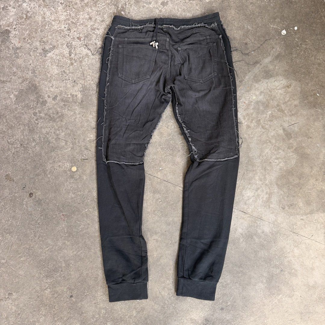 Balmain jogger hybrid pants (Category: Luxury Apparel) located in Cavite. Submitted by shiro_____. (Listing ID 1463241286, Image 2). Description: For sale❤️ Balmain jogger hybrid pants Size xl Waistline 34 to 36 Inseam 32 Front rise 11 Thigh 10 Knee 8 Sign of usage Verygood condition Price 3800 Pm🗝️.
