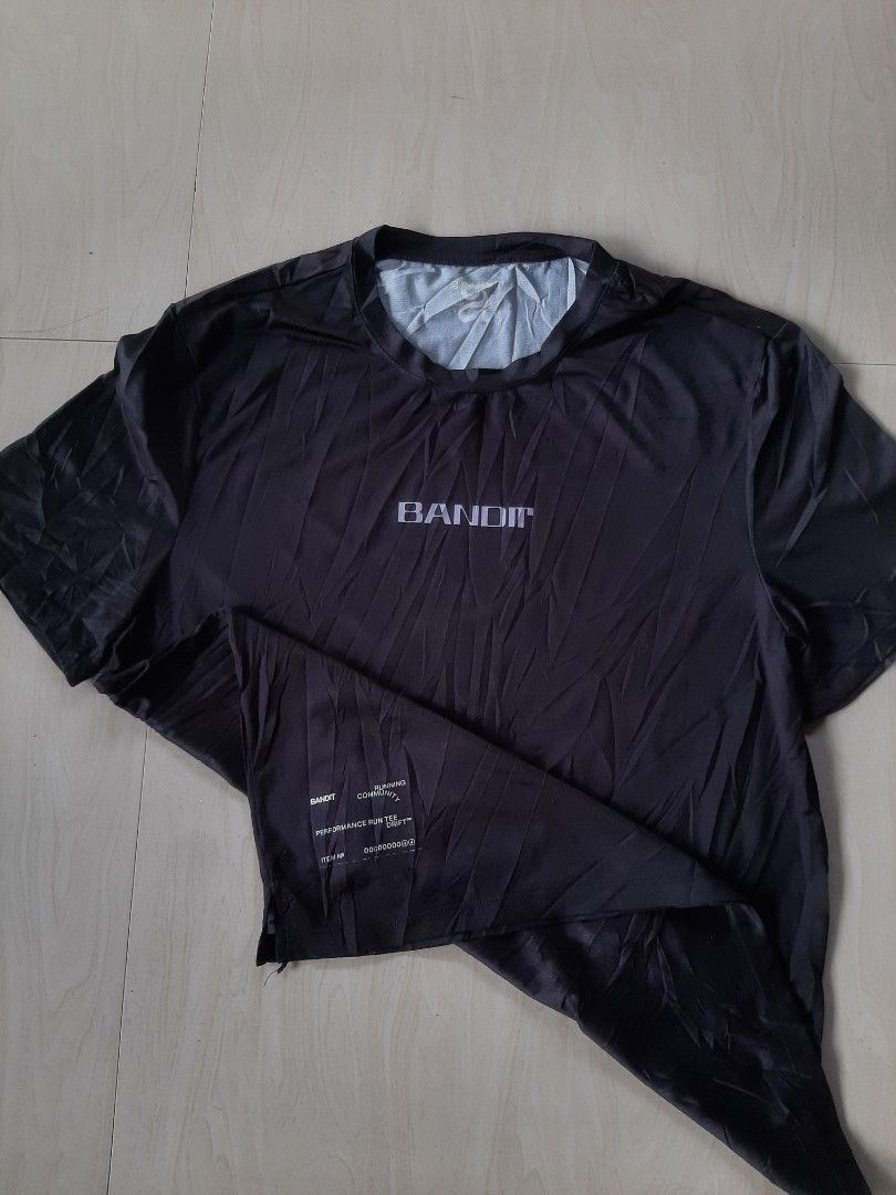 BANDIT RUNNING DRIFIT PERFORMANCE TEE (Category: Tshirts & Polo Shirts ) located in Himamaylan. Submitted by thriftsouth6108 (Listing ID 1463263594, Image 3). Description: Bandit Running Drift™ Performance Tee size: Medium dimes: 20.5 x 27.6 brand new condition No issue 10/10 Colorate - Unique gradient dot graphic print on the back - Made from lightweight, breathable material - Ideal for casual outings or active workouts Can do shipping nationwid