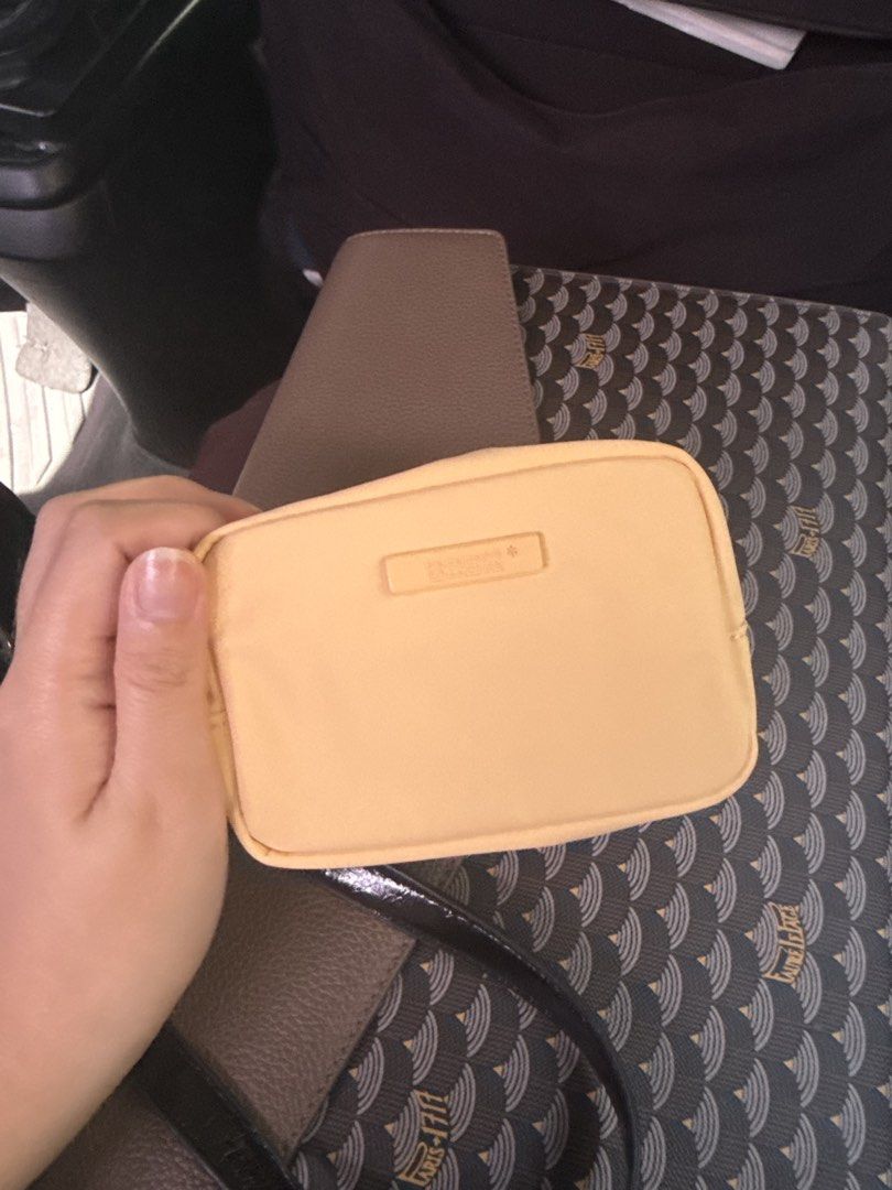 Bash pouch (Category: Purses & Pouches) located in Manila. Submitted by cheskeyks17 (Listing ID 1463211838, Image 1). Description: .