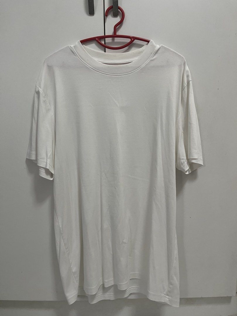 Basic Tees (Category: Tshirts & Polo Shirts) located in Singapore. Submitted by spicypretz (Listing ID 1463199131, Image 9). Description: Fits L-XL.