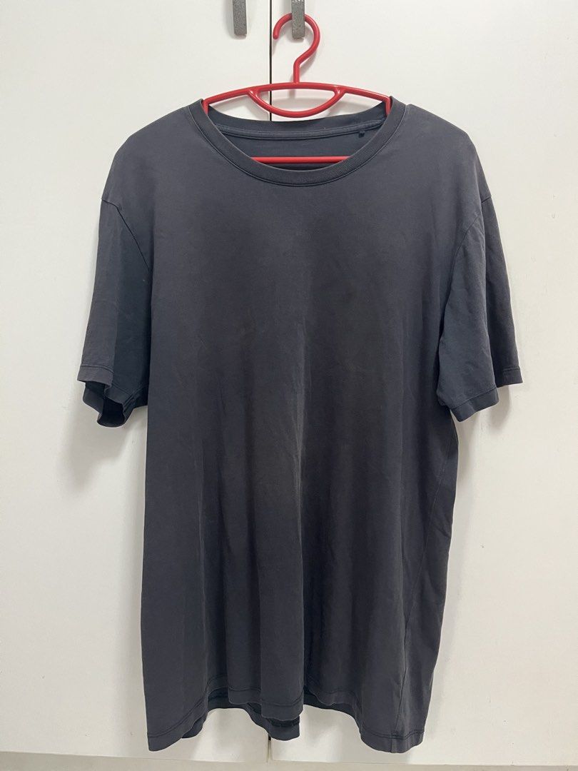 Basic Tees (Category: Tshirts & Polo Shirts) located in Singapore. Submitted by spicypretz (Listing ID 1463199131, Image 3). Description: Fits L-XL.