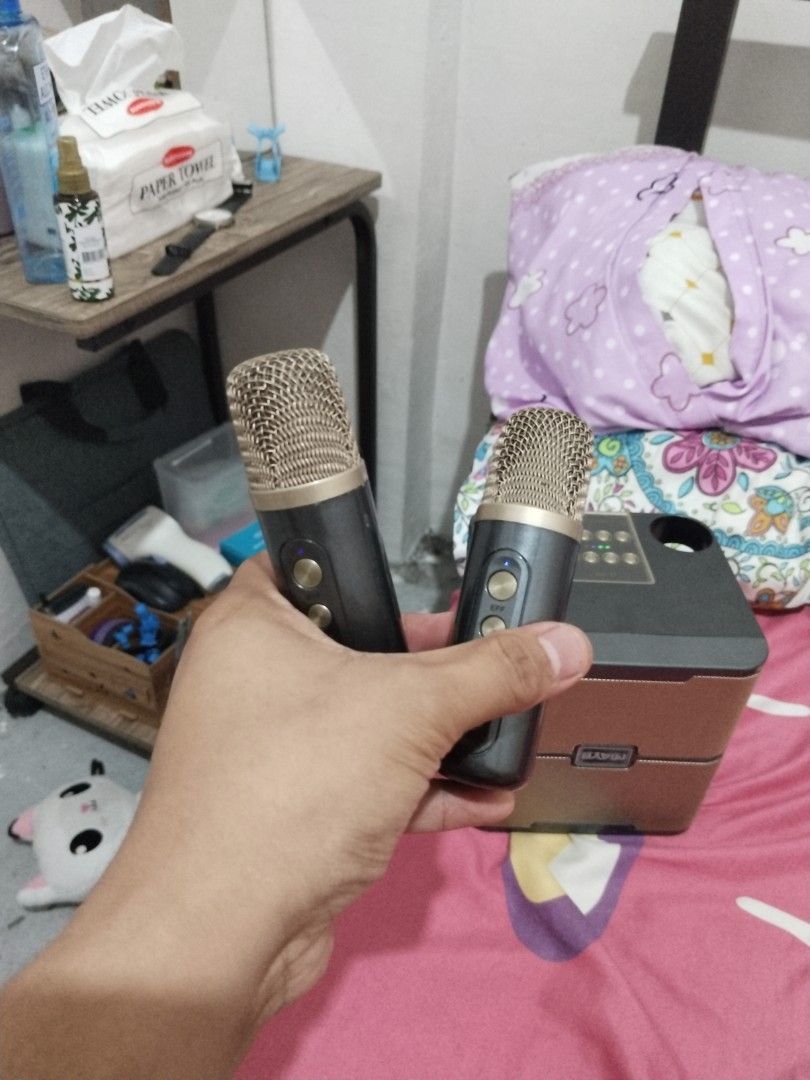 BAVIN BM-22 Speaker (Category: Other Audio Equipment) located in Quezon City. Submitted by BienArt (Listing ID 1463211177, Image 2). Description: - BAVIN BM-22 audio mixer speaker - Controls for tone, reverb, echo, and vocal - Blue indicator light shows when powered on - Ports available on the sides - Perfect for karaoke or enhancing your sound setup.