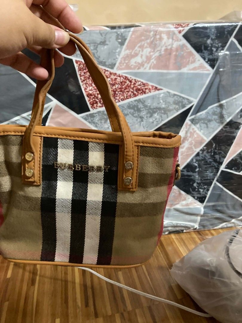 BB (Category: Shoulder Bags) located in Manila. Submitted by bhiejoy30 (Listing ID 1463127013, Image 3). Description: Paubos Sale location. Cavite lalamove nearby and ship via J&T.