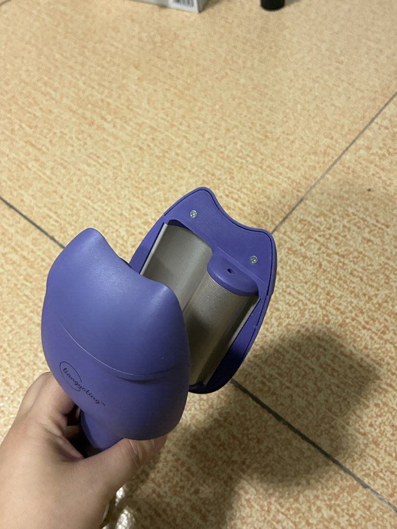 Beach Wave Hair Iron (Category: Hair) located in Manila. Submitted by leny_lou (Listing ID 1463226650, Image 2). Description: Easy to use * Great for beachy/mermaid waves * Suitable for everyday styling * Lightly used .