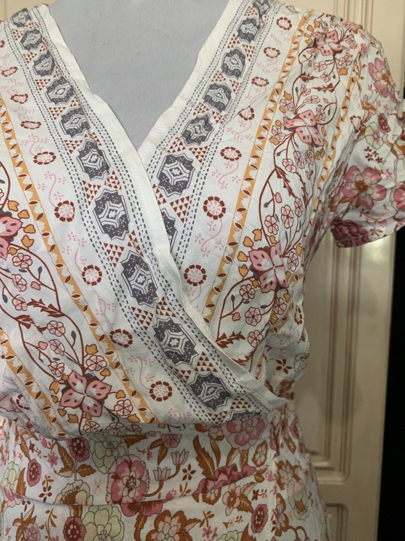 Beige Boho Floral Wrap Maxi Dress (Category: Dresses) located in Quezon City. Submitted by clothingline4sale (Listing ID 1463195025, Image 3). Description: Beige Floral Wrapped Dress Very good condition/ like new Size: Medium Bust: up to 38” ; Waist: 30-32” ; Length: 55” Very nice in actual .