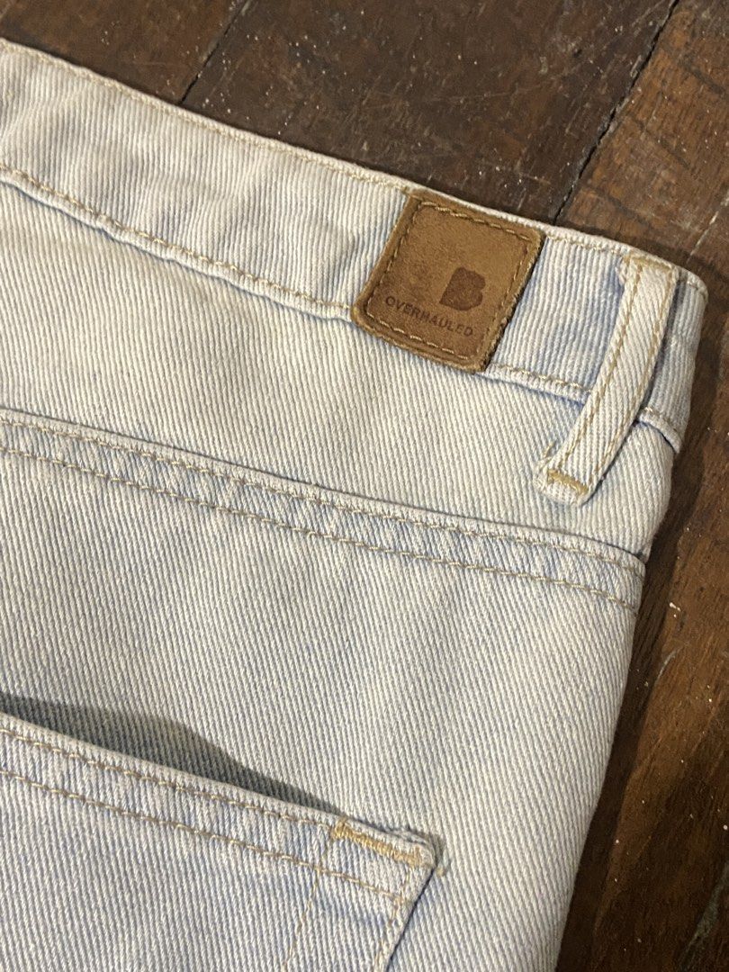 BENCH Light Wash Denim Jeans (Category: Jeans) located in Manila. Submitted by 2yourheart (Listing ID 1463253210, Image 3). Description: ♡ Details: - Original color faded a bit from usage - Otherwise still in good condition - Waist: 27 in / Length: 38.5 in - PAY BEFORE SHIPPING, strictly no COD - PM for orders and further inquiries! ★ MOP: GCash or BPI Bank Transfer ★ SF: To be handled by buyer ★ MOD: J&T or Lalamove 📍Sta. Mesa, Manila.