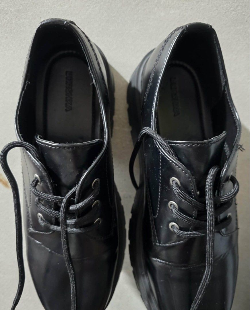 Bershka Black Chunky Platform Oxfords (Category: Casual Shoes) located in Manila. Submitted by newturtle-11626e (Listing ID 1463144691, Image 3). Description: - Brand: Bershka - Style: Chunky platform oxfords - Color: Black - Closure: Lace-up - Sole: Thick platform sole - Features: Adds height, edgy style - Versatile: Pairs well with jeans and dresses - Condition: Please check photos for details.