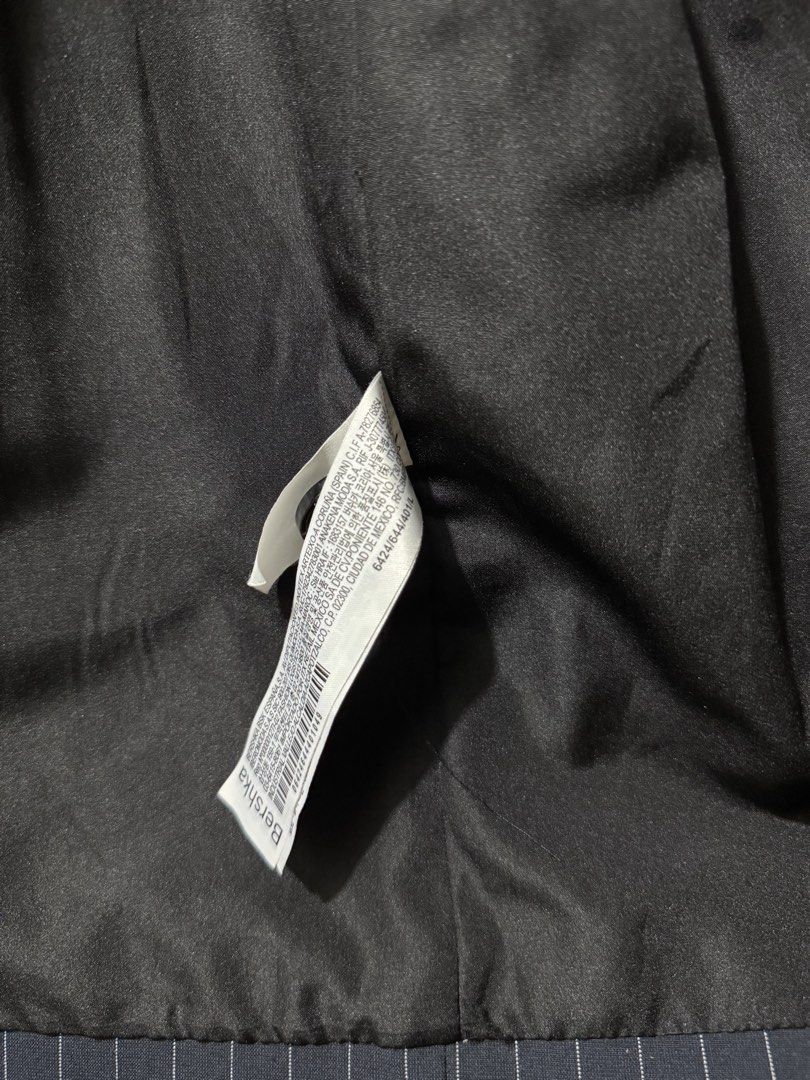 Bershka Oversized Blazer (Category: Coats, Jackets and Outerwear) located in Taguig. Submitted by saintchristian (Listing ID 1463255808, Image 3). Description: .