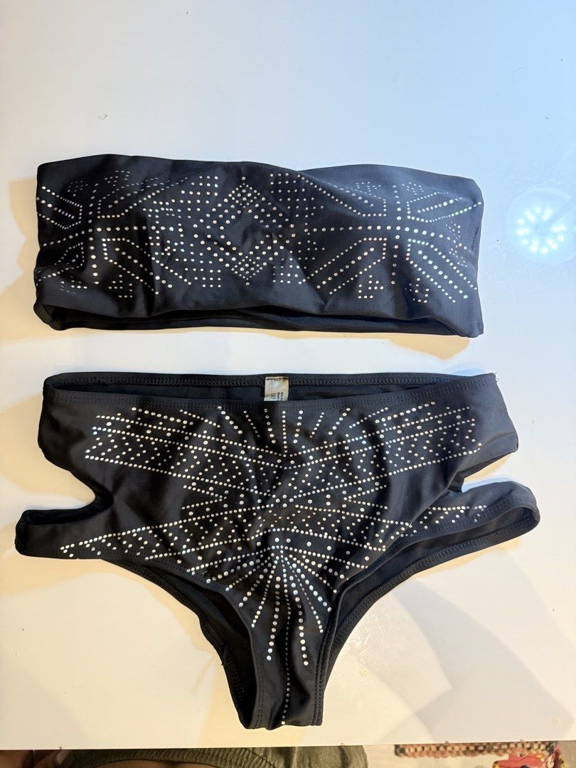 Bikinis (Category: Bikinis & Swimsuits) located in Marikina City. Submitted by thriftfindsbynics (Listing ID 1463217279, Image 3). Description: Selling my unused Bikinis All brandnew Stored it because I got pregnant then it doesnt fot anymore because I lose so much weight Small-Medium.