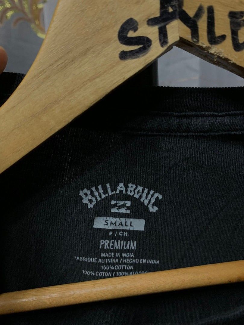 Billabong (Category: Coats, Jackets and Outerwear) located in Lianga. Submitted by legitseller12345678 (Listing ID 1463165047, Image 3). Description: Billabong Excellent Small to medium Dimes 20x27 Solid Mine 250 plus sf.