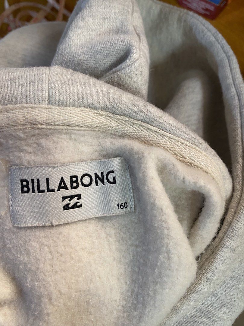 Billabong Hoodie/Jacket (Category: Coats, Jackets and Outerwear) located in Baguio. Submitted by lhynebosaing22 (Listing ID 1463129858, Image 2). Description: - Grey Billabong zip-up hoodie - Material: Cotton and polyester blend - Features: Front zip closure, two front pockets - Size: 160 - Ideal for: Casual wear - small.