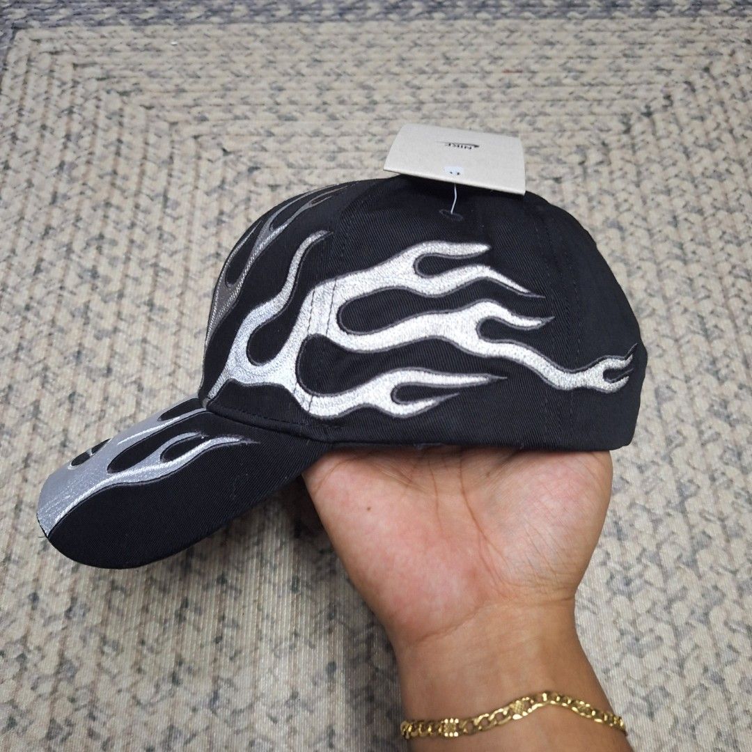Black / White Flame club cap/hat by Nike (Category: Caps & Hats) located in Balagtas. Submitted by capncaps09 (Listing ID 1463284370, Image 3). Description: Black / White Flame club cap/hat by Nike brand new legit 100% Size: M/L bucklestrap Y2K fittings mid crown 750 only.